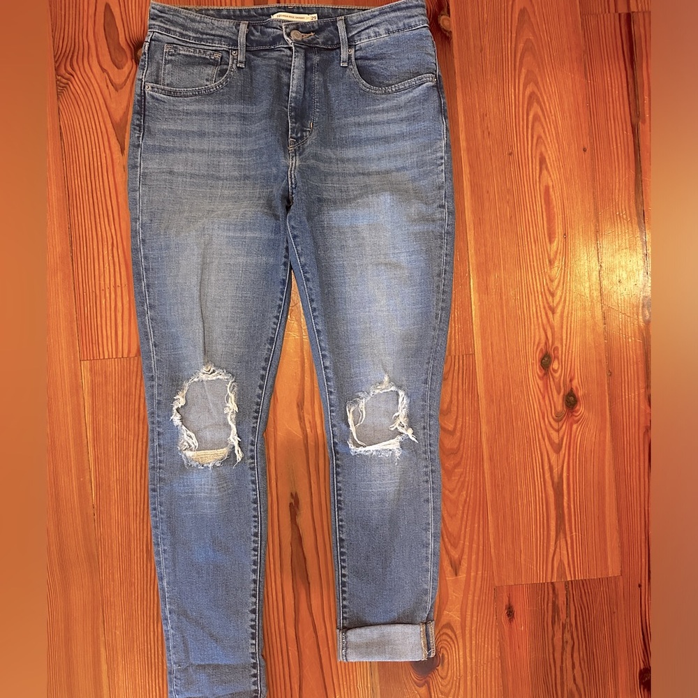 Levi’s 721 high rise skinny jeans. Size 29